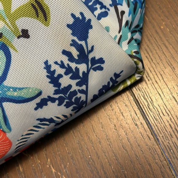 Vera Bradley Large Beach Tote. Sea life motif. - Picture 12 of 16